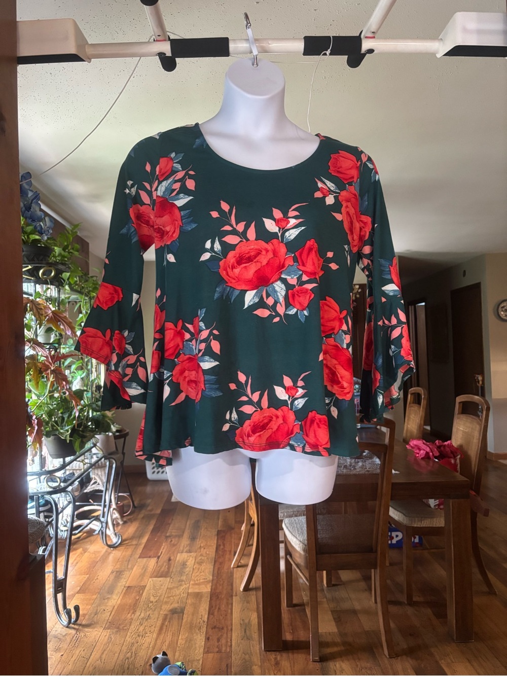 Adara Floral Women’s Scoop Neck Bell Sleeve Top - Green with Red Roses Size L